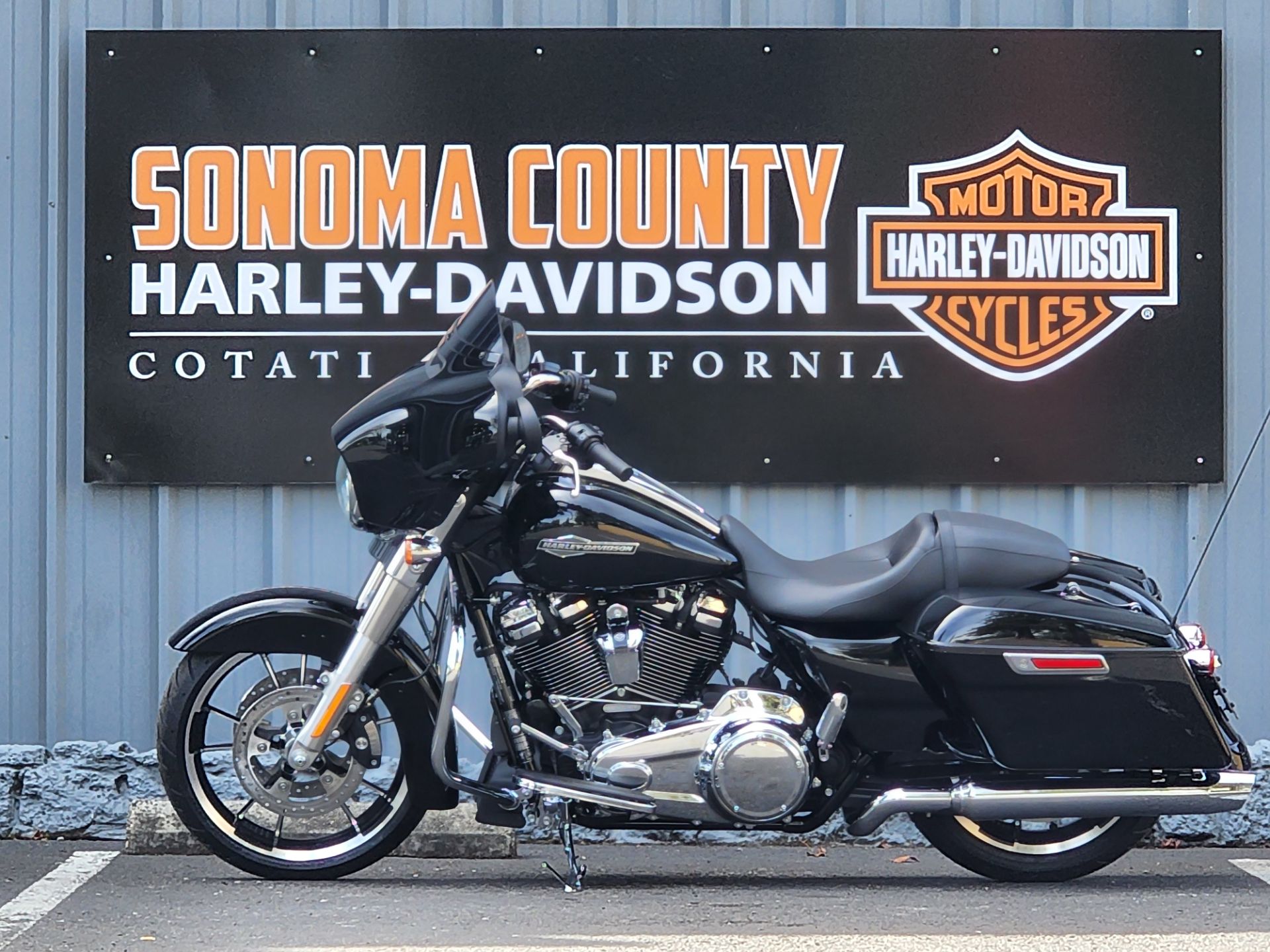 2023 Harley-Davidson Street Glide® in Cotati, California - Photo 4