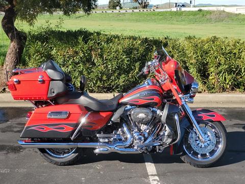 2010 Harley-Davidson CVO™ Ultra Classic® Electra Glide® in Livermore, California - Photo 2