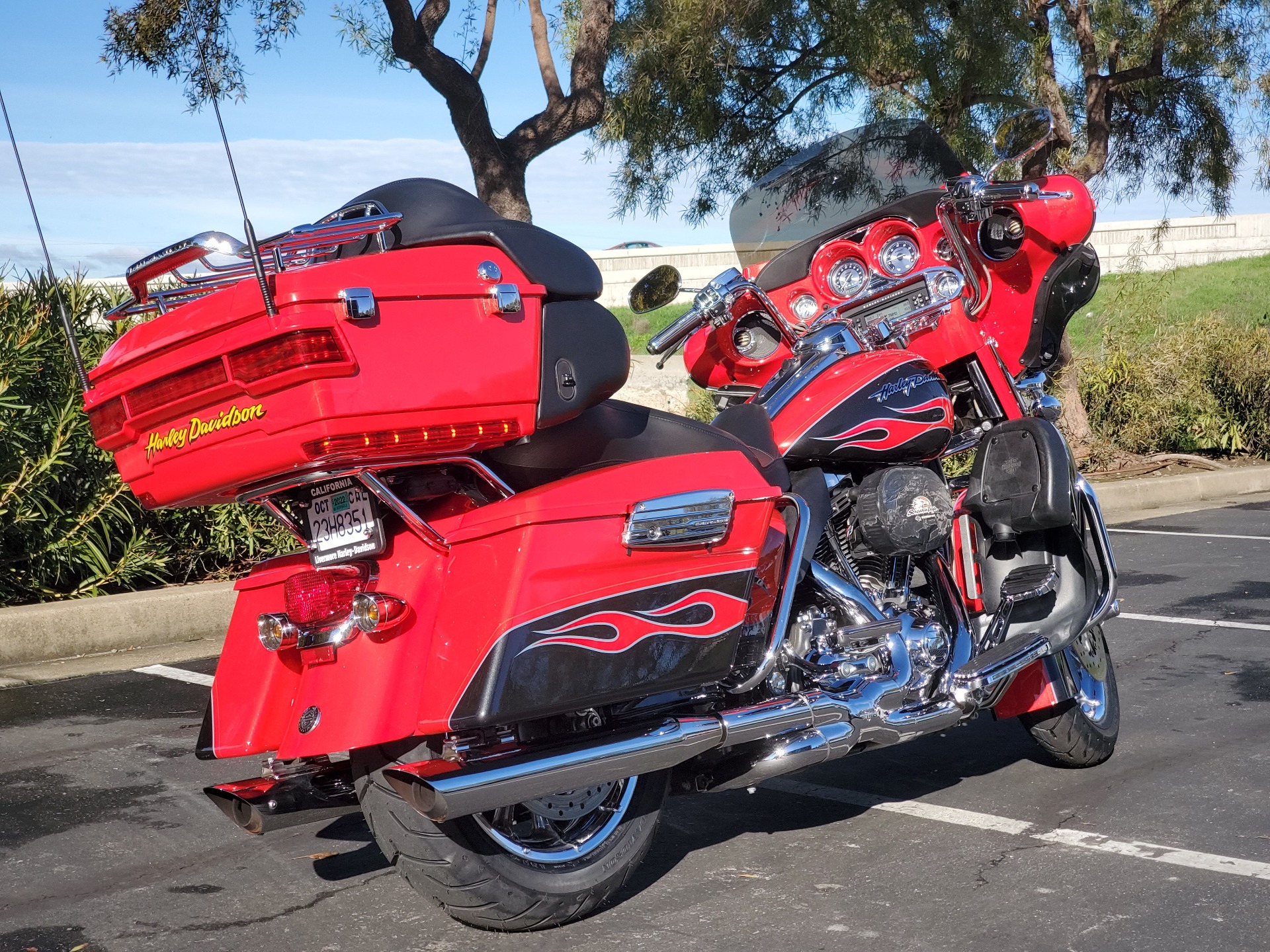 2010 Harley-Davidson CVO™ Ultra Classic® Electra Glide® in Livermore, California - Photo 6