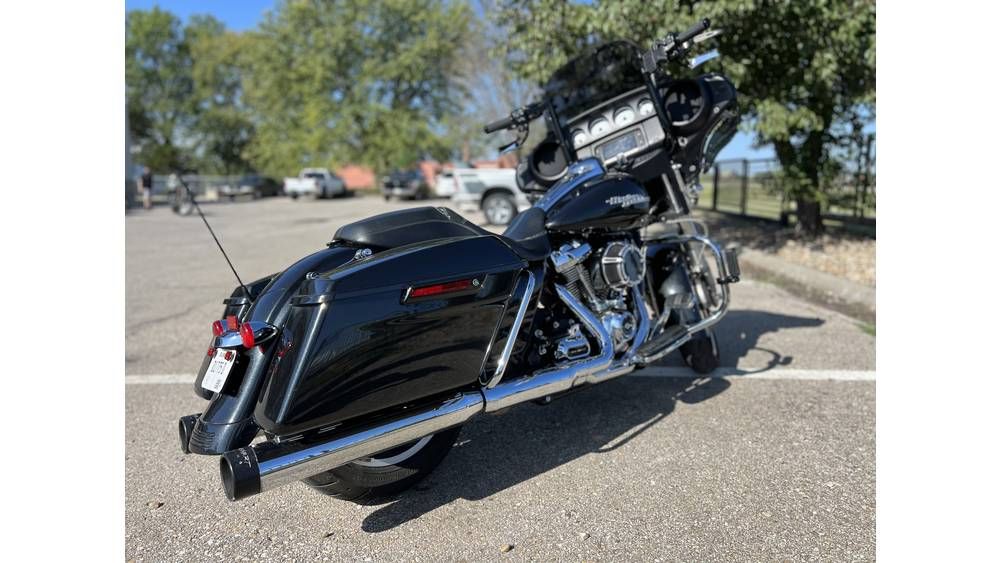 2018 Harley-Davidson Street Glide® in Topeka, Kansas - Photo 2