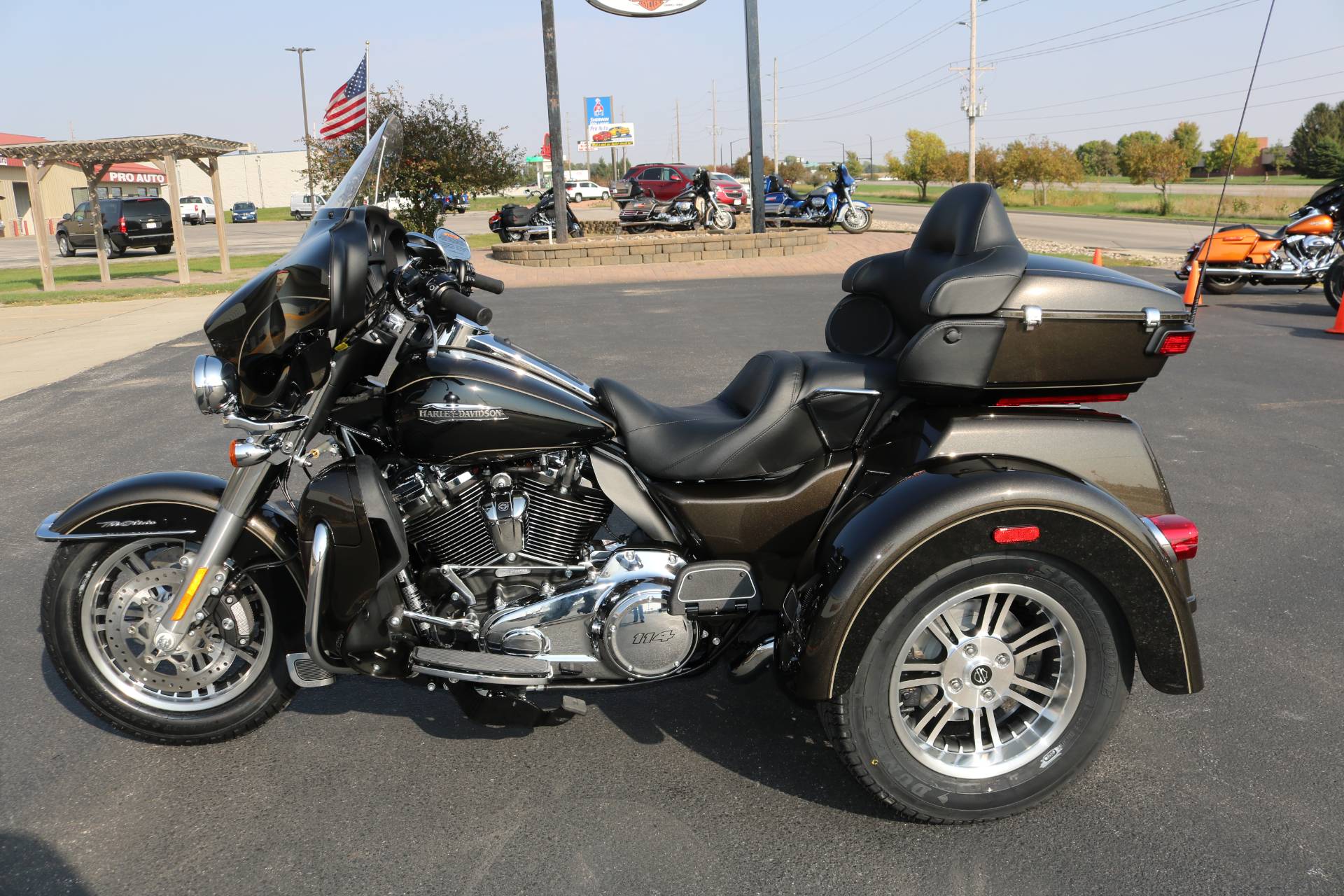 new 2020 harley davidson tri glide ultra motorcycles in carroll ia 137 20 river rock gray vivid black 2020 harley davidson tri glide ultra