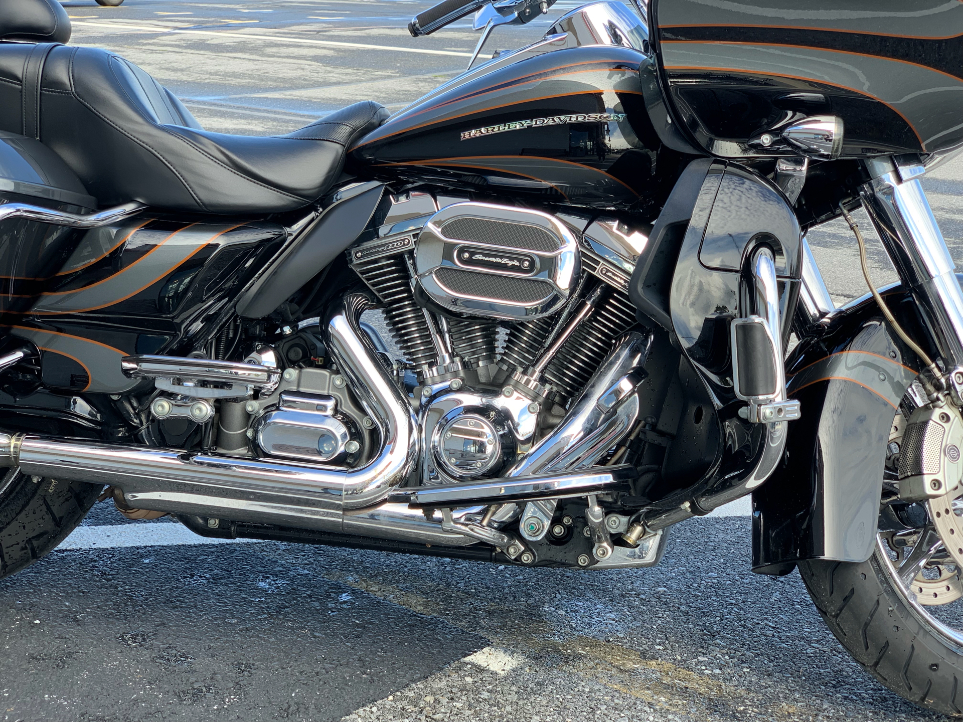 2016 Harley-Davidson CVO™ Road Glide™ Ultra in Frederick, Maryland - Photo 4