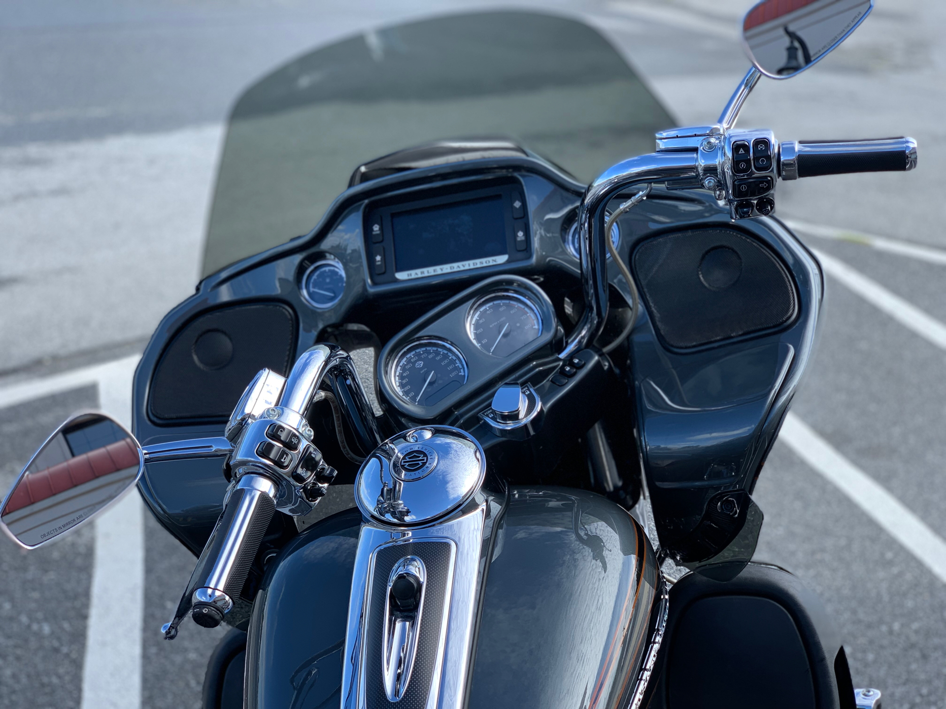2016 Harley-Davidson CVO™ Road Glide™ Ultra in Frederick, Maryland - Photo 5