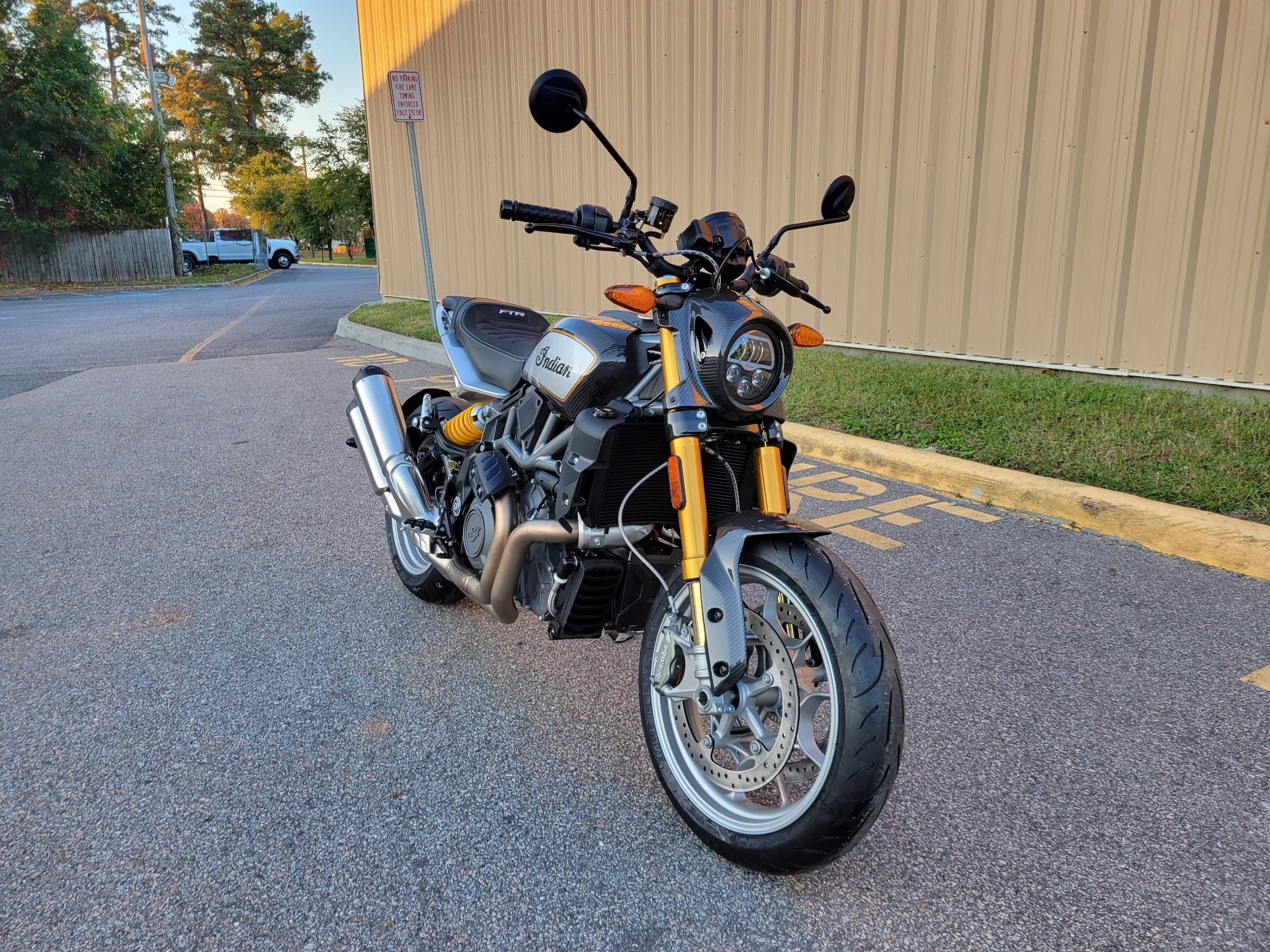 2023 Indian Motorcycle FTR R Carbon in Chesapeake, Virginia - Photo 2