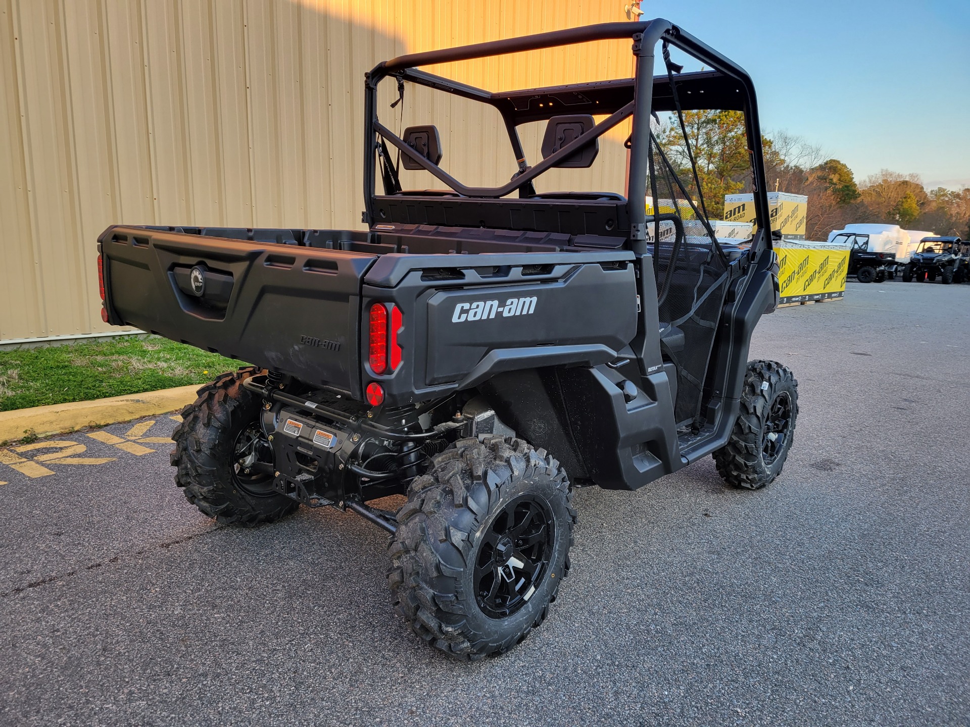 2023 Can-Am Defender DPS HD10 in Chesapeake, Virginia - Photo 8