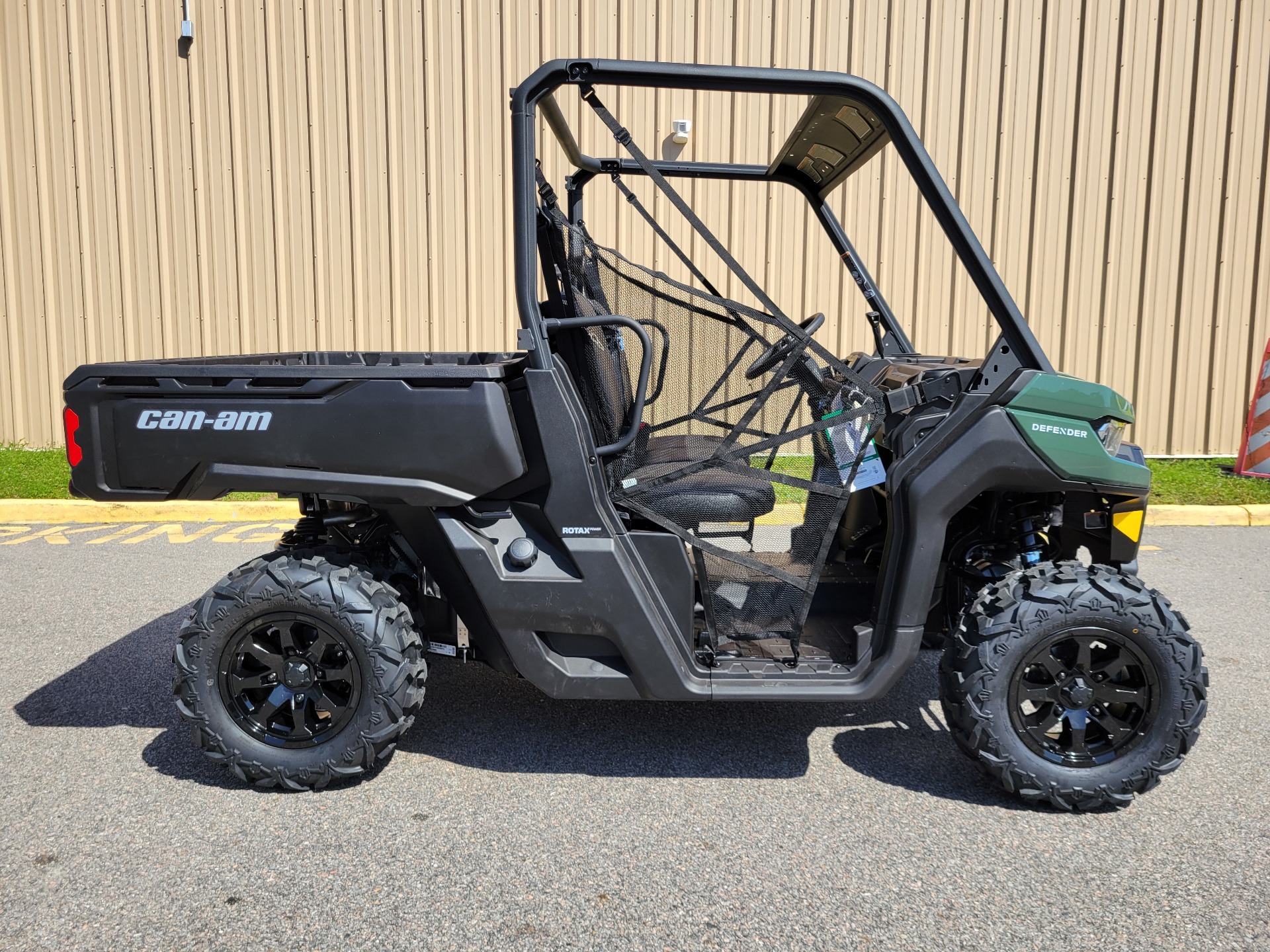 2024 Can-Am Defender DPS HD9 in Chesapeake, Virginia - Photo 1