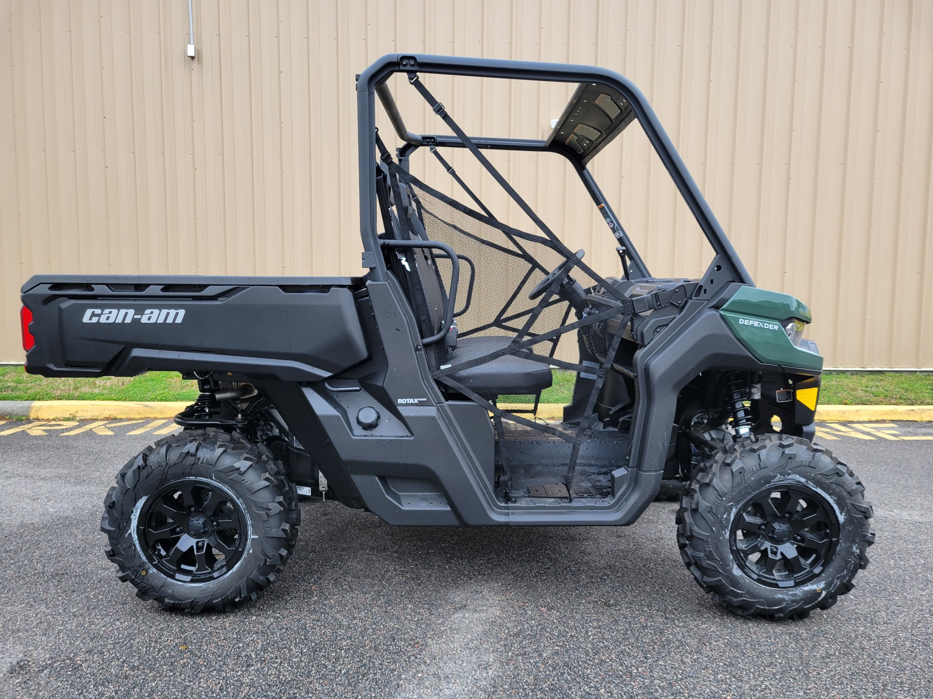 2023 Can-Am Defender DPS HD10 in Chesapeake, Virginia - Photo 1