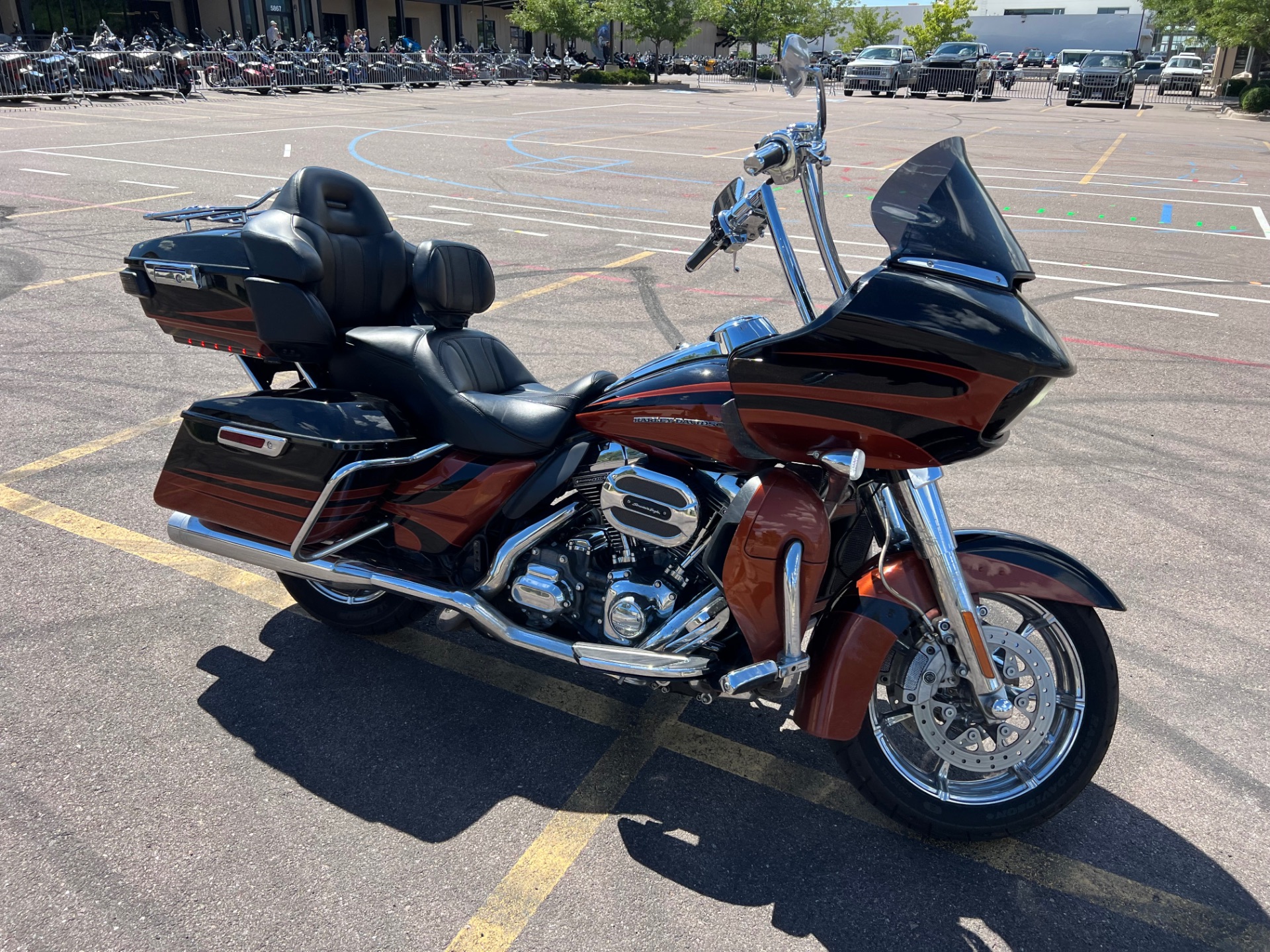 2015 Harley-Davidson CVO™ Road Glide® Ultra in Colorado Springs, Colorado - Photo 2