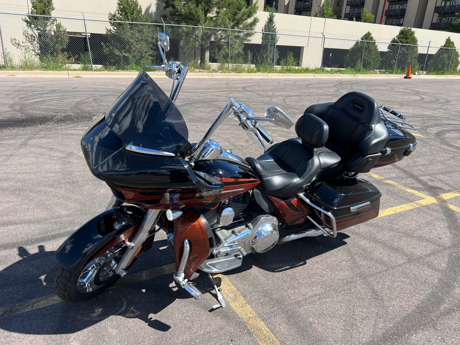 2015 Harley-Davidson CVO™ Road Glide® Ultra in Colorado Springs, Colorado - Photo 4