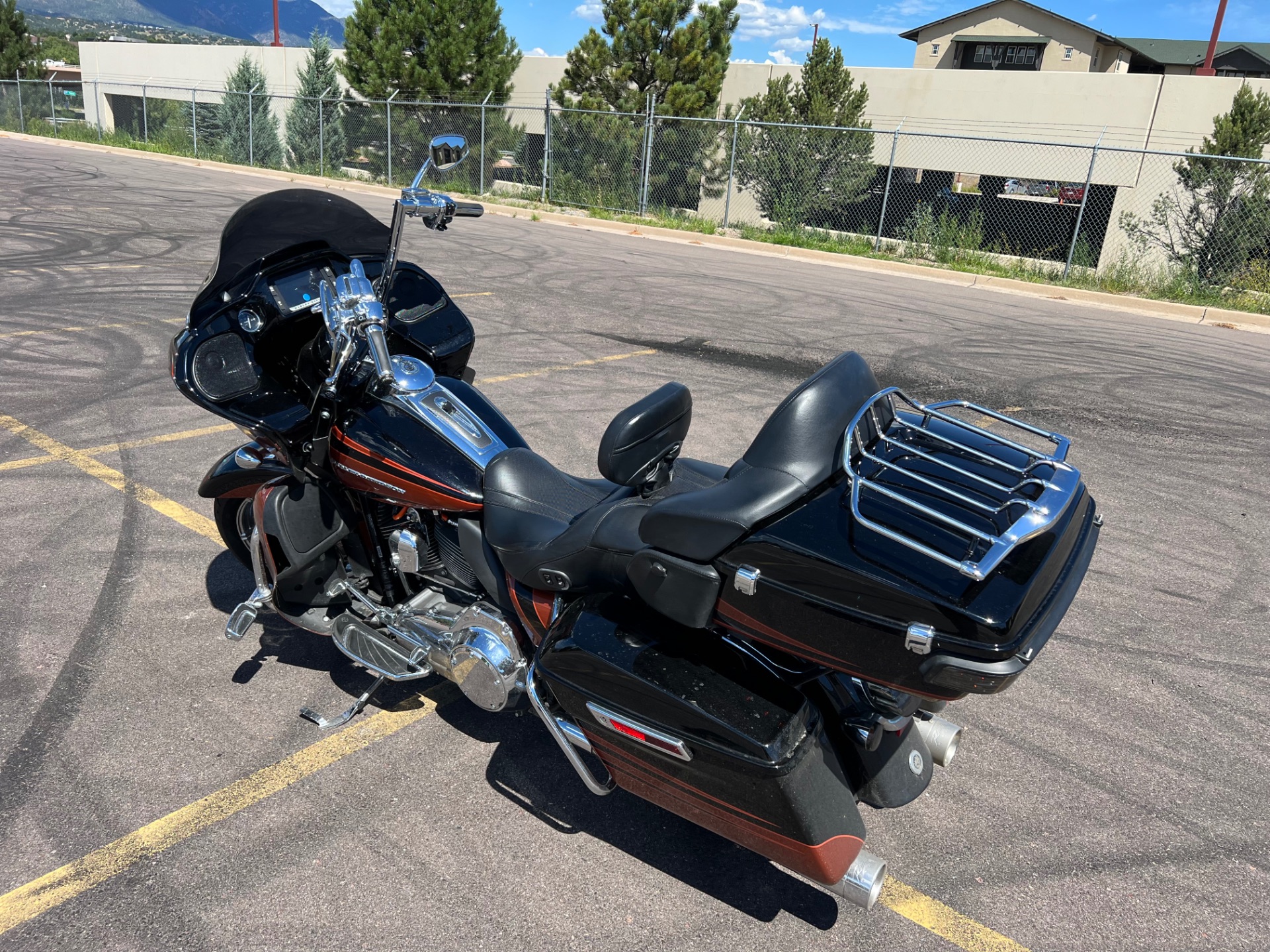 2015 Harley-Davidson CVO™ Road Glide® Ultra in Colorado Springs, Colorado - Photo 6