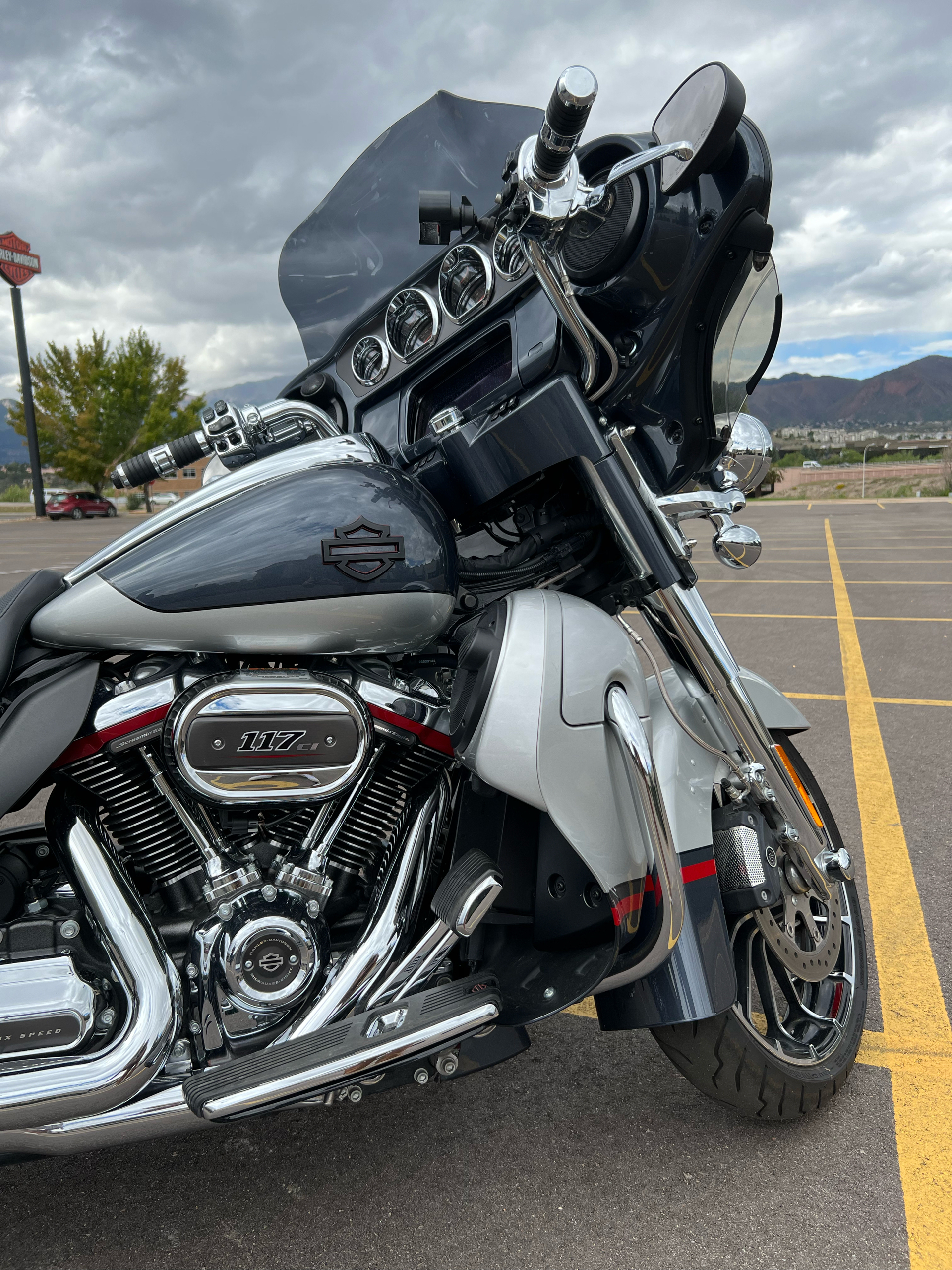 2019 Harley-Davidson CVO™ Street Glide® in Colorado Springs, Colorado - Photo 2