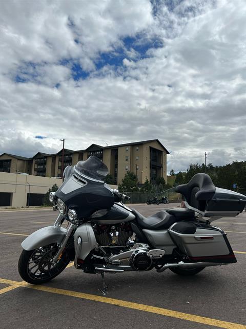 2019 Harley-Davidson CVO™ Street Glide® in Colorado Springs, Colorado - Photo 7