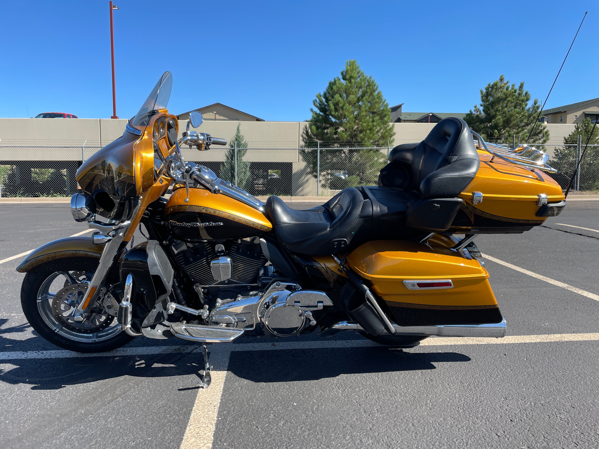 2015 Harley-Davidson CVO™ Limited in Colorado Springs, Colorado - Photo 2