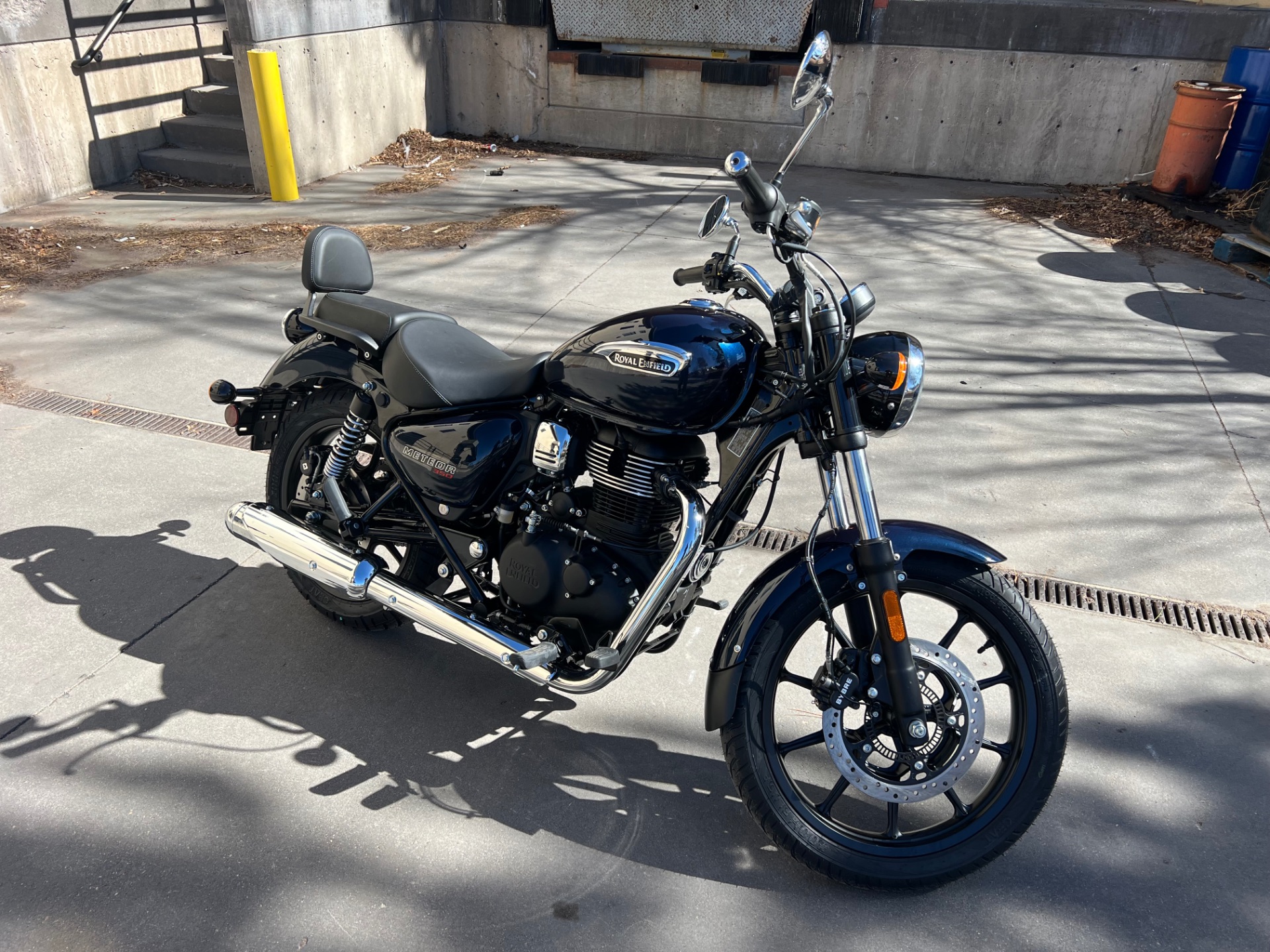 2023 Royal Enfield Meteor 350 in Colorado Springs, Colorado - Photo 2