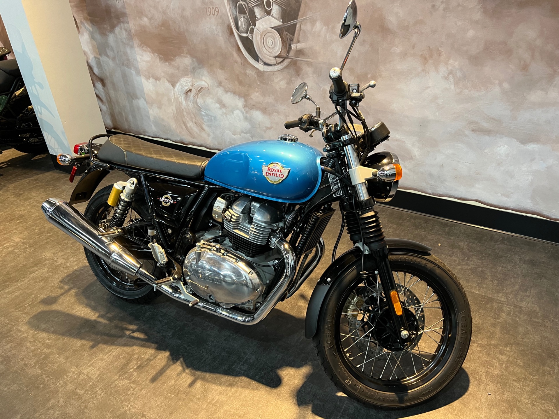 2023 Royal Enfield INT650 in Colorado Springs, Colorado - Photo 2