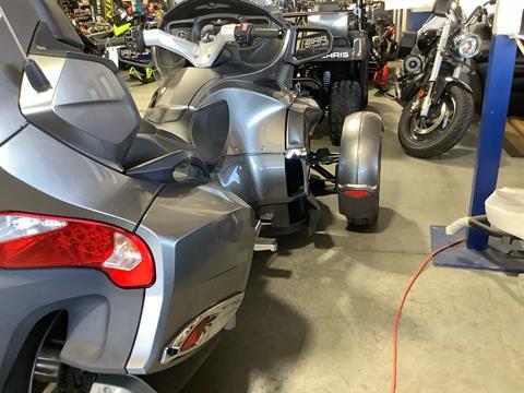 2012 Can-Am Spyder® RT Audio & Convenience SM5 in Lewiston, Maine - Photo 6
