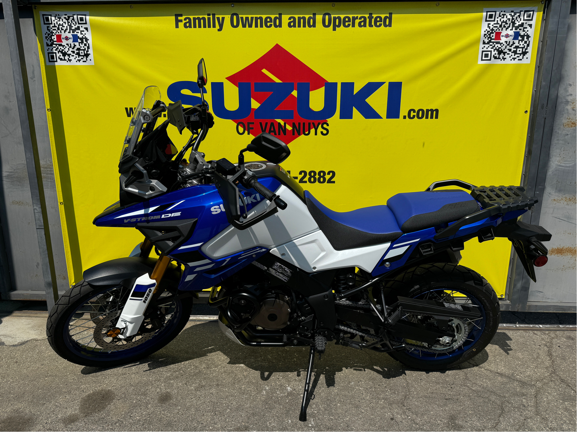 2023 Suzuki V-Strom 1050DE in Van Nuys, California - Photo 4