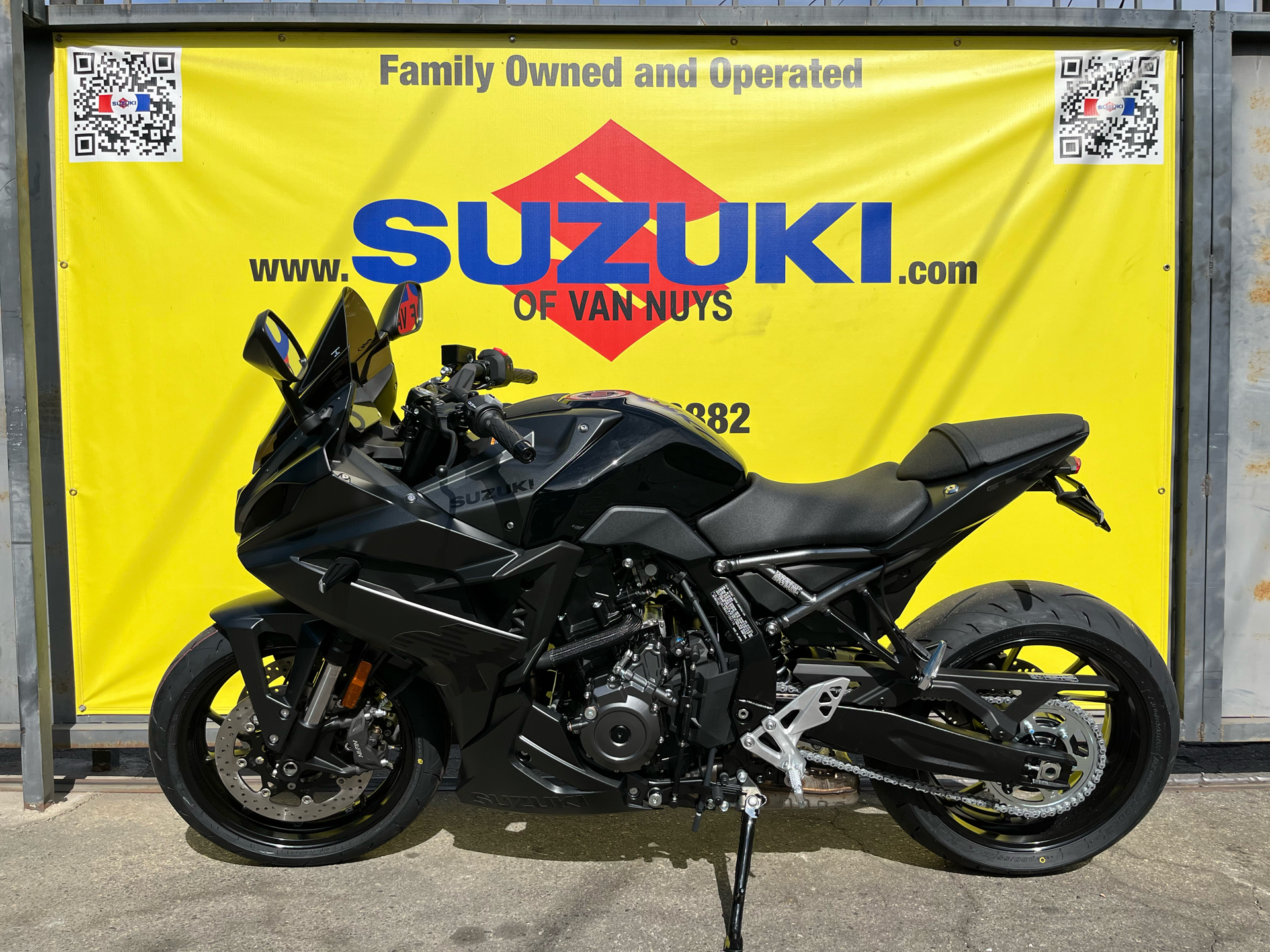 2025 Suzuki GSX-8R in Van Nuys, California - Photo 2