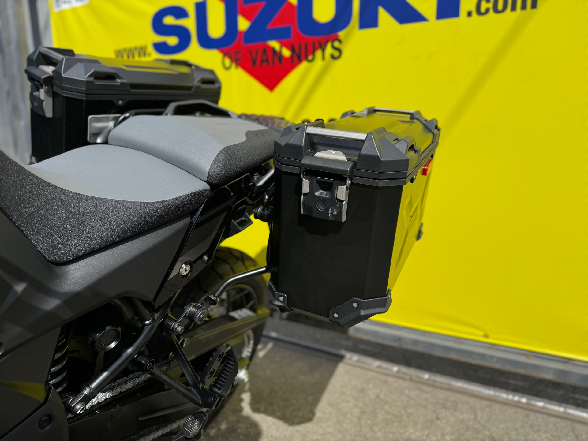 2024 Suzuki V-Strom 1050DE in Van Nuys, California - Photo 6