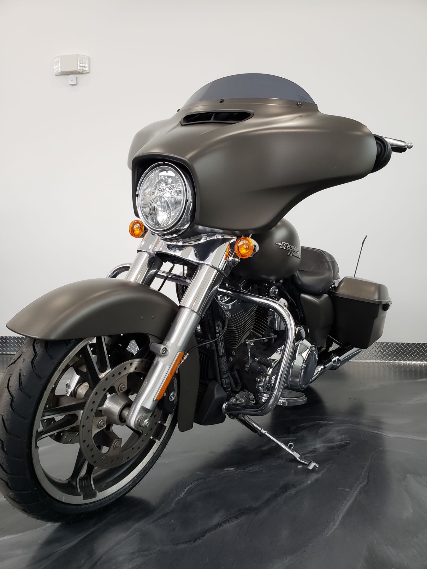 2018 Harley-Davidson Street Glide® in Kenosha, Wisconsin - Photo 5