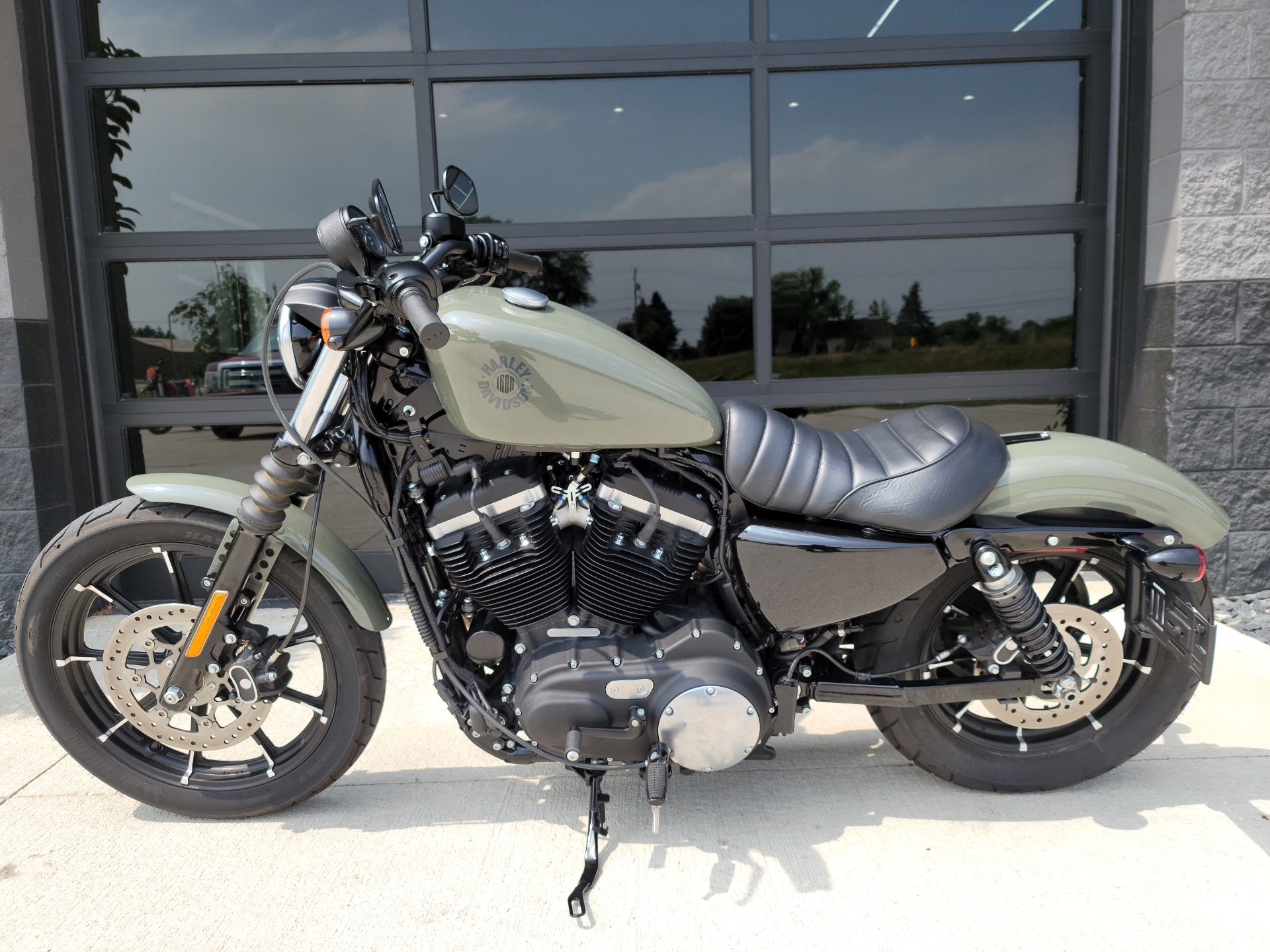 2021 Harley-Davidson Iron 883™ in Kenosha, Wisconsin - Photo 2