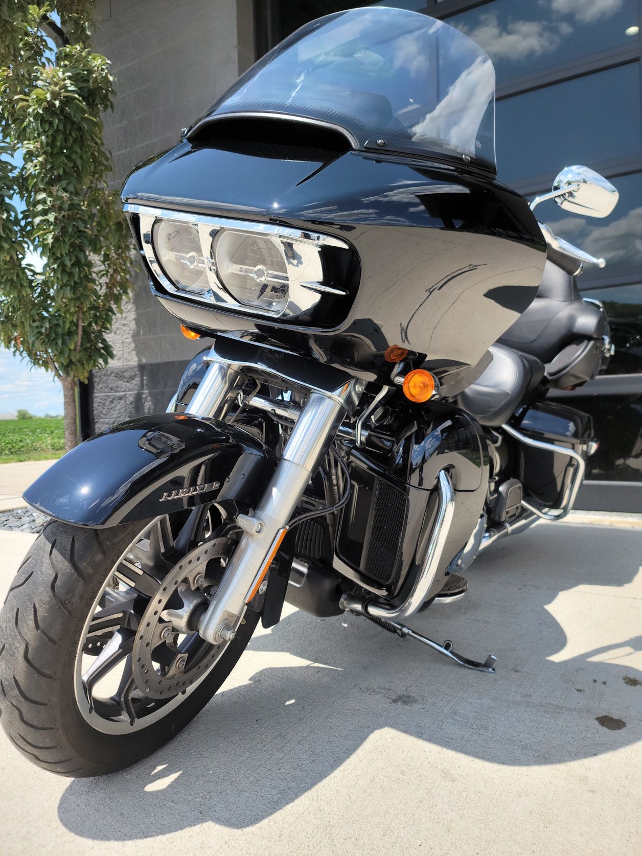 2017 Harley-Davidson Road Glide® Ultra in Kenosha, Wisconsin - Photo 5