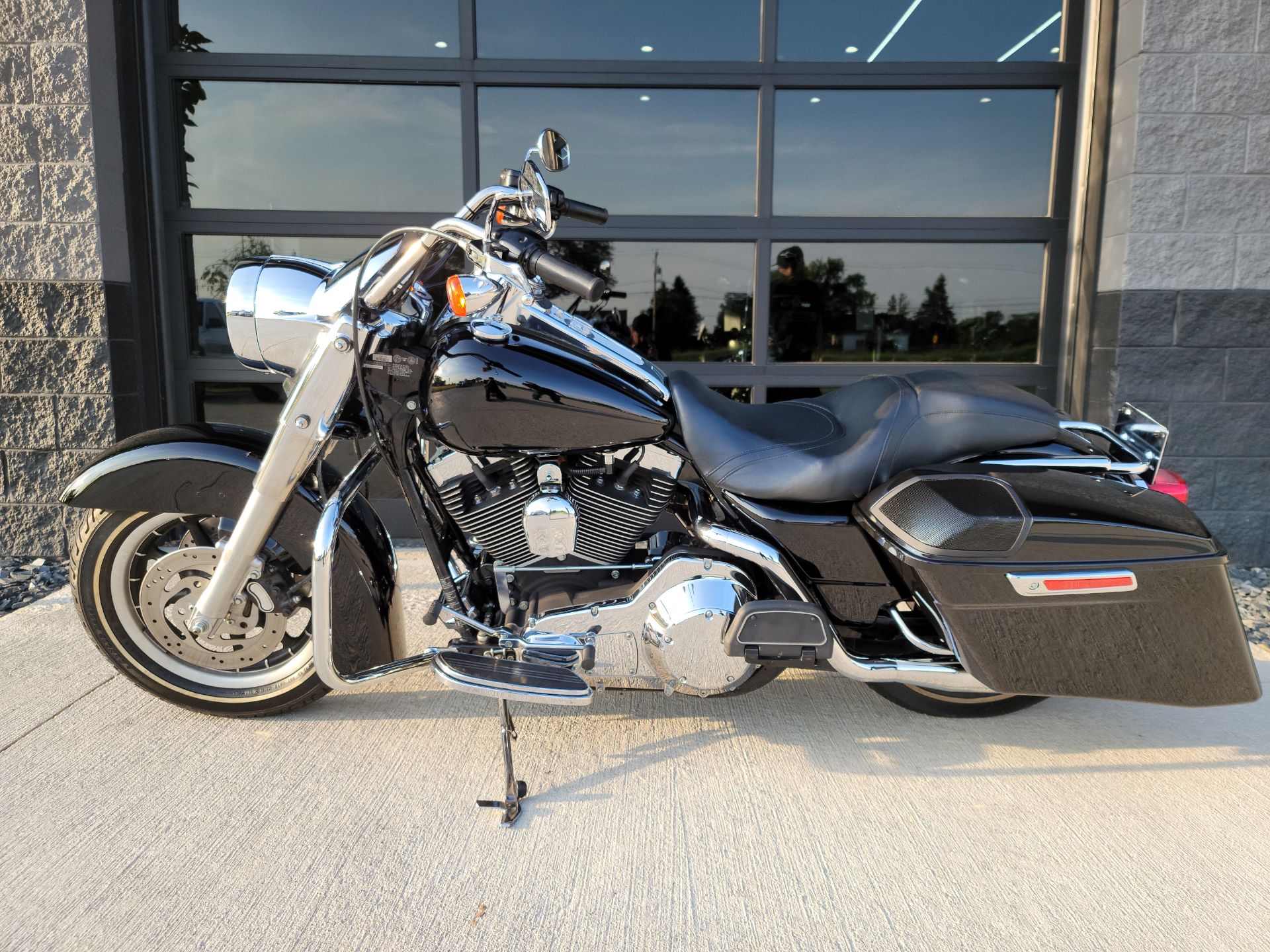 2006 Harley-Davidson Road King® Custom in Kenosha, Wisconsin - Photo 2