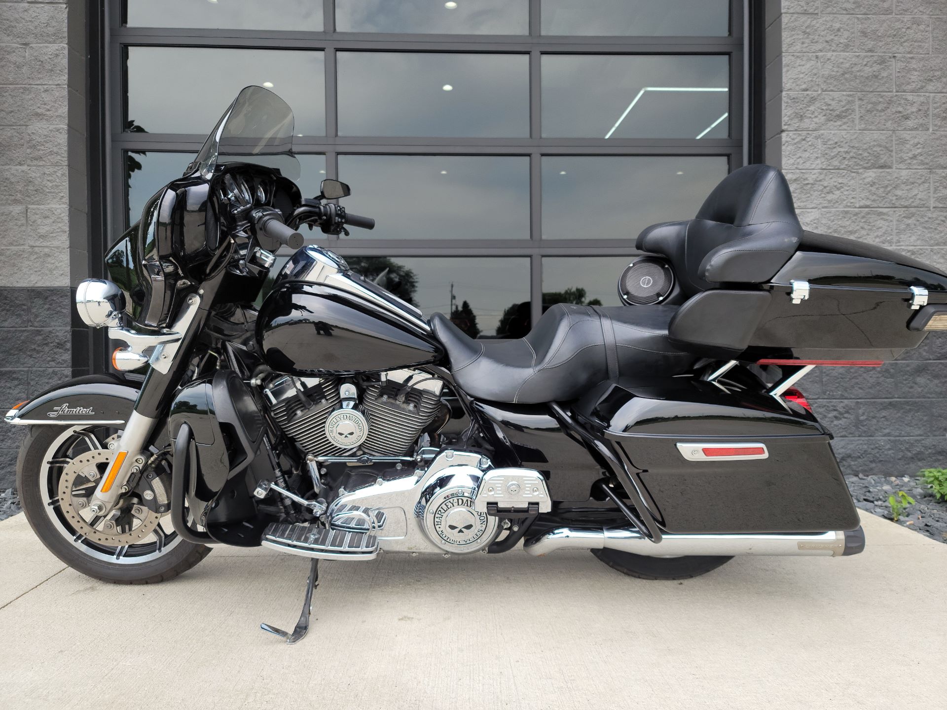 2014 Harley-Davidson Electra Glide® Ultra Classic® in Kenosha, Wisconsin - Photo 2