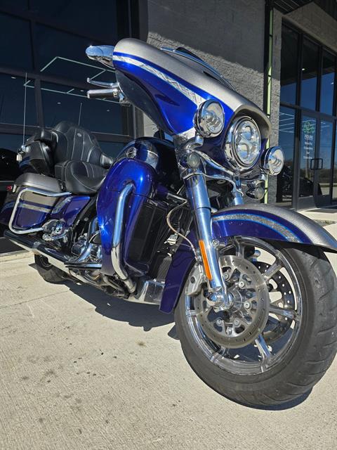 2016 Harley-Davidson CVO™ Limited in Kenosha, Wisconsin - Photo 3