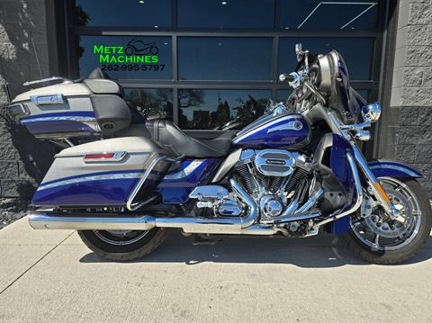 2016 Harley-Davidson CVO™ Limited in Kenosha, Wisconsin - Photo 1