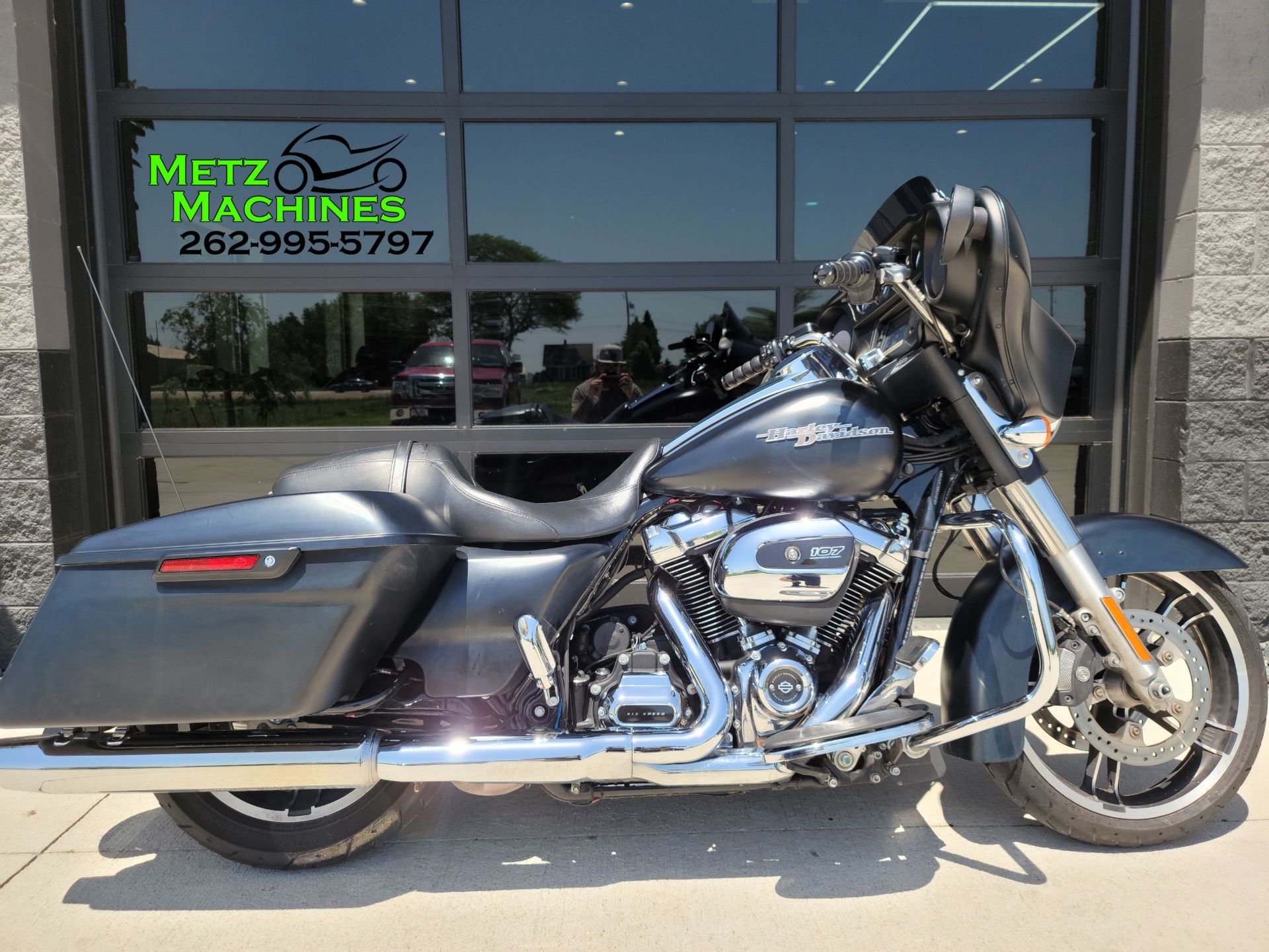 2017 Harley-Davidson Street Glide® Special in Kenosha, Wisconsin - Photo 1