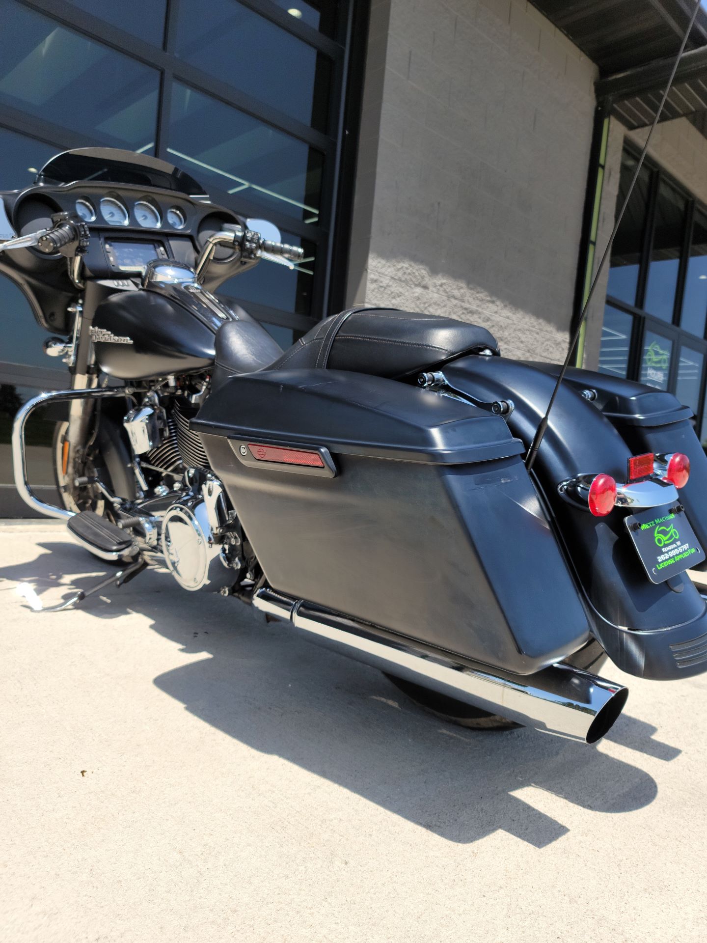 2017 Harley-Davidson Street Glide® Special in Kenosha, Wisconsin - Photo 6