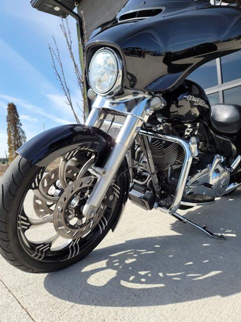 2016 Harley-Davidson Street Glide® in Kenosha, Wisconsin - Photo 5