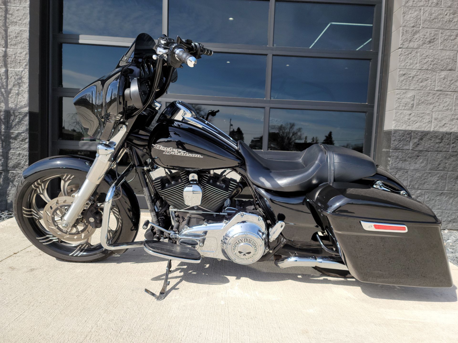 2016 Harley-Davidson Street Glide® in Kenosha, Wisconsin - Photo 2