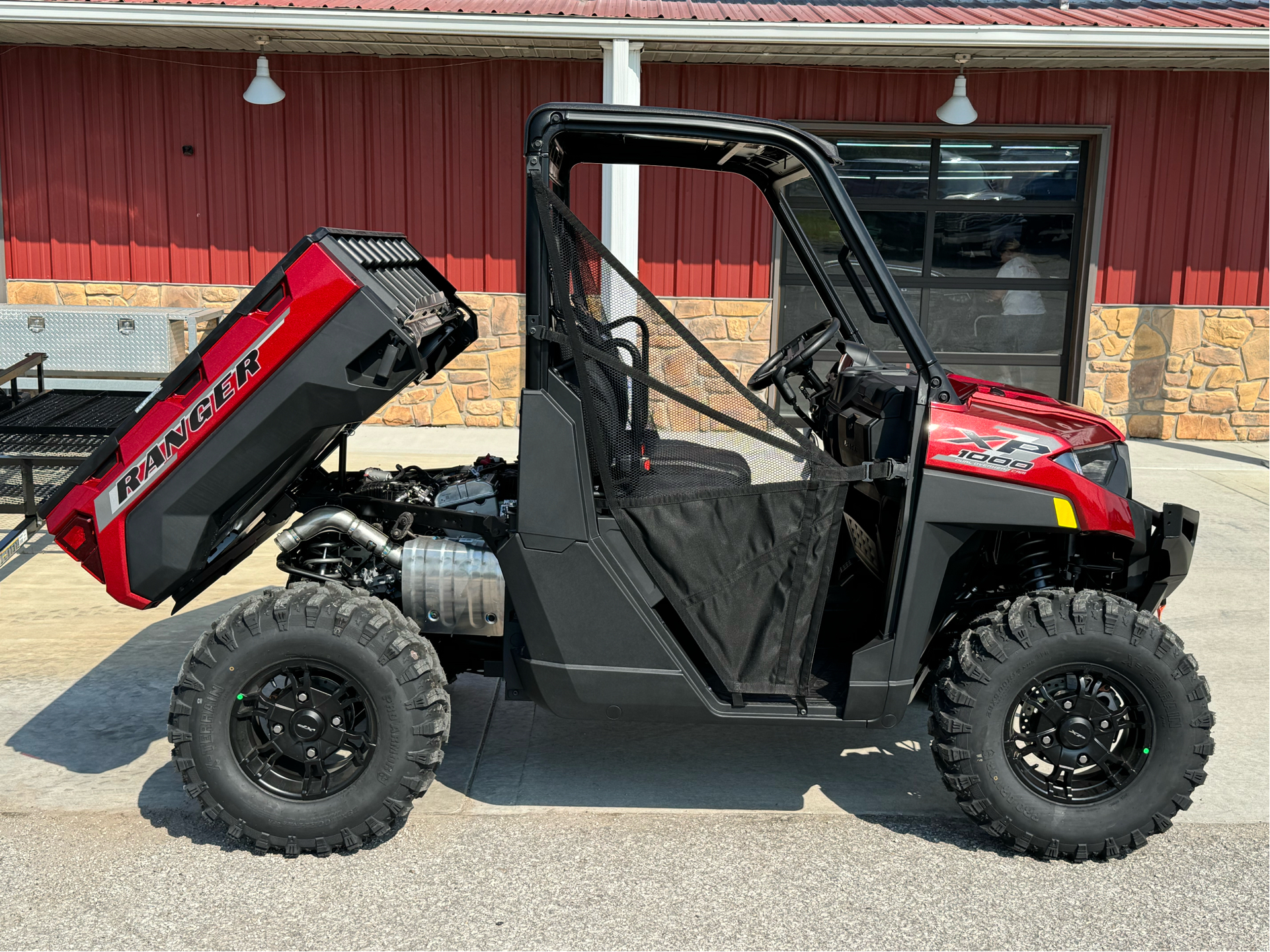 2025 Polaris Ranger XP 1000 Premium in Kansas City, Kansas - Photo 16