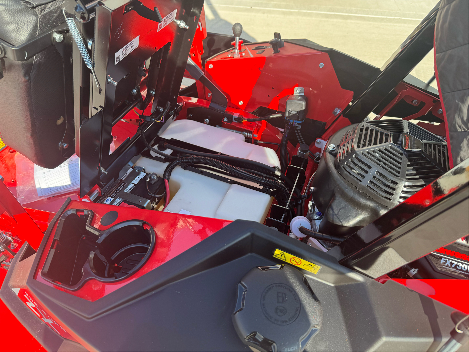2024 Gravely USA Pro-Turn ZX 60 in. Kawasaki FX730V 23.5 hp in Kansas City, Kansas - Photo 12