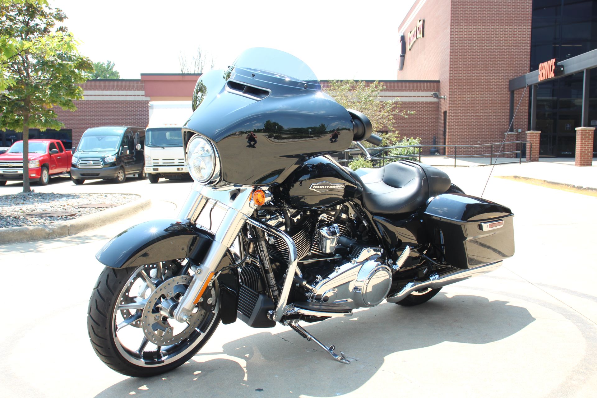2022 Harley-Davidson Street Glide® in Flint, Michigan - Photo 6