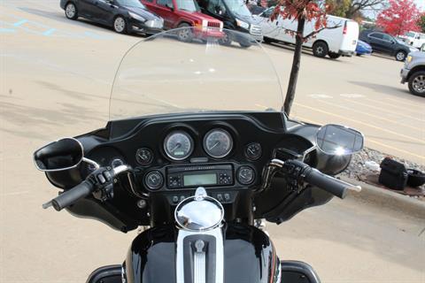 2011 Harley-Davidson Ultra Classic® Electra Glide® in Flint, Michigan - Photo 11