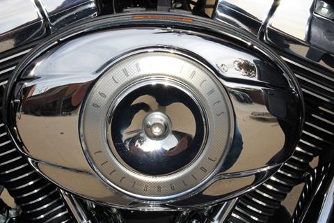 2011 Harley-Davidson Ultra Classic® Electra Glide® in Flint, Michigan - Photo 13