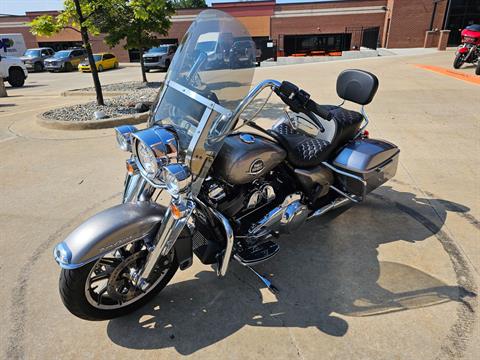 2017 Harley-Davidson Road King® in Flint, Michigan - Photo 4