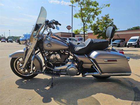 2017 Harley-Davidson Road King® in Flint, Michigan - Photo 5