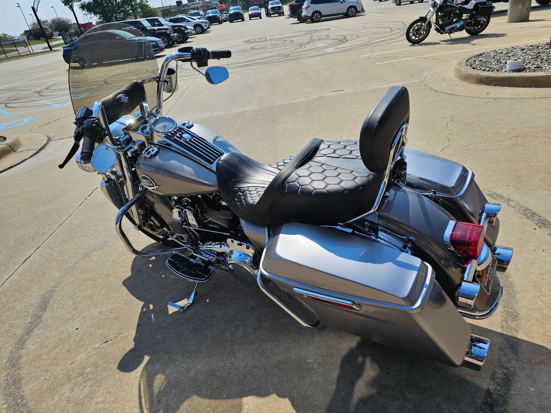 2017 Harley-Davidson Road King® in Flint, Michigan - Photo 6