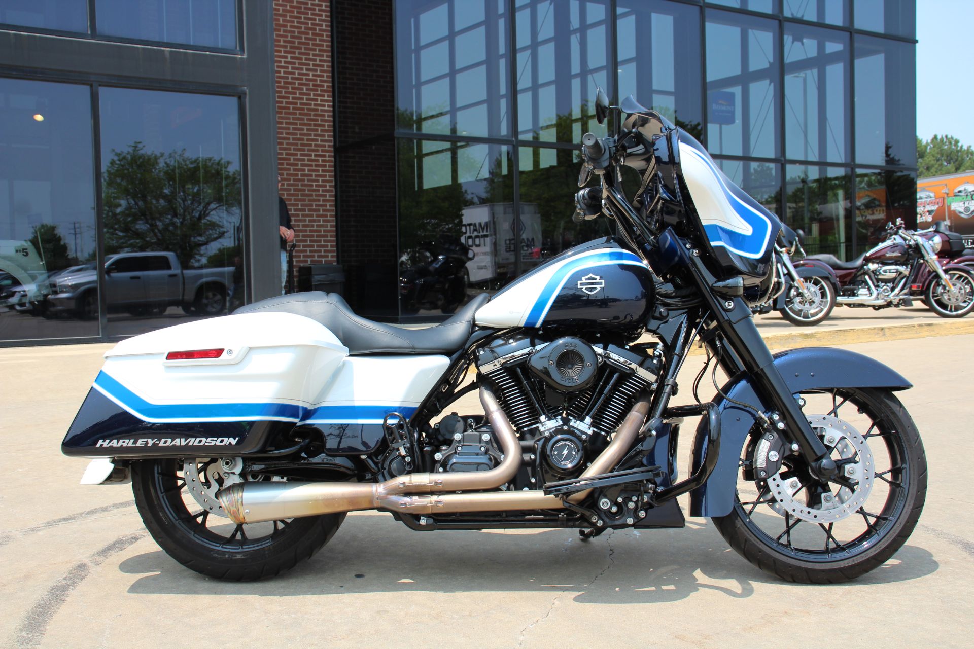 2021 Harley-Davidson Street Glide® Special in Flint, Michigan - Photo 1