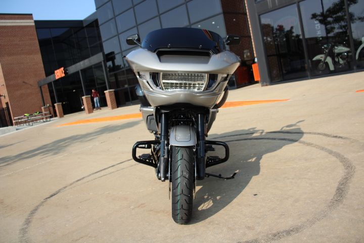 2023 Harley-Davidson CVO™ Road Glide® in Flint, Michigan - Photo 2