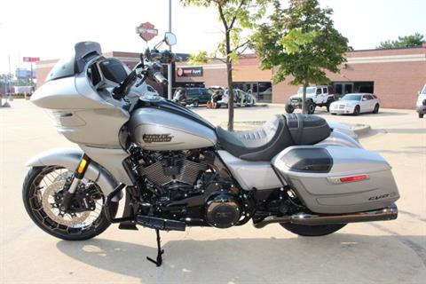 2023 Harley-Davidson CVO™ Road Glide® in Flint, Michigan - Photo 4