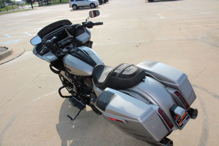 2023 Harley-Davidson CVO™ Road Glide® in Flint, Michigan - Photo 5