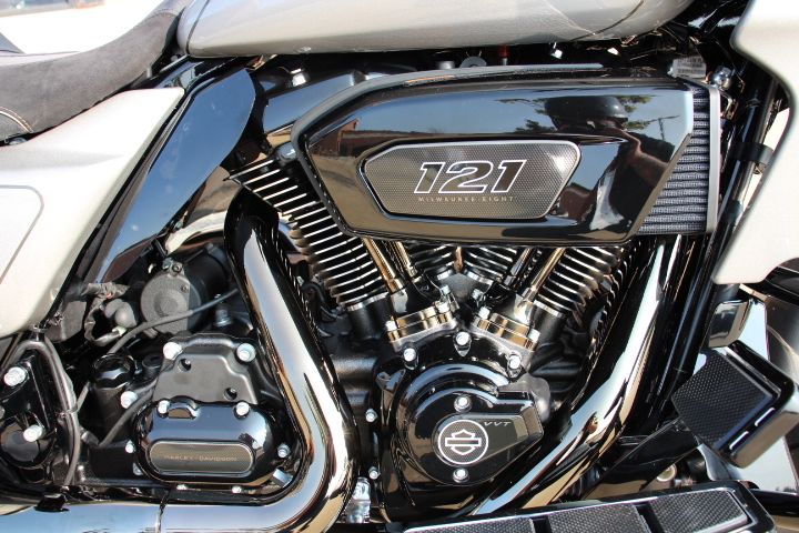 2023 Harley-Davidson CVO™ Road Glide® in Flint, Michigan - Photo 10