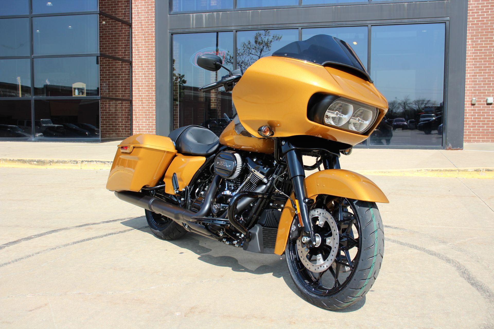 2023 Harley-Davidson Road Glide® Special in Flint, Michigan - Photo 2