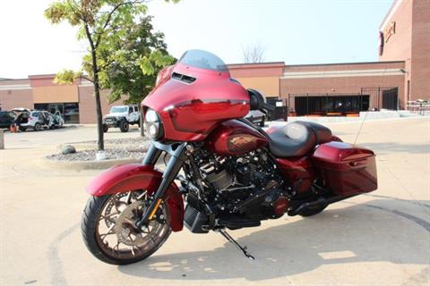 2023 Harley-Davidson Street Glide® Anniversary in Flint, Michigan - Photo 4