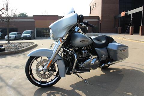 2023 Harley-Davidson Street Glide® in Flint, Michigan - Photo 5